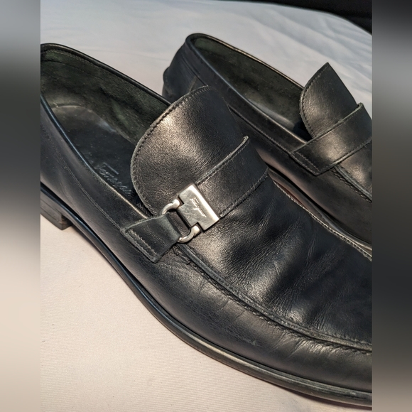 Salvatore Ferragamo Men\'s 10D Black Single Strap Buckle Loafer.